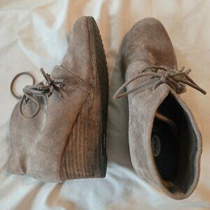 Taupe faux suede wedge boots by Dr. Scholl's size 6